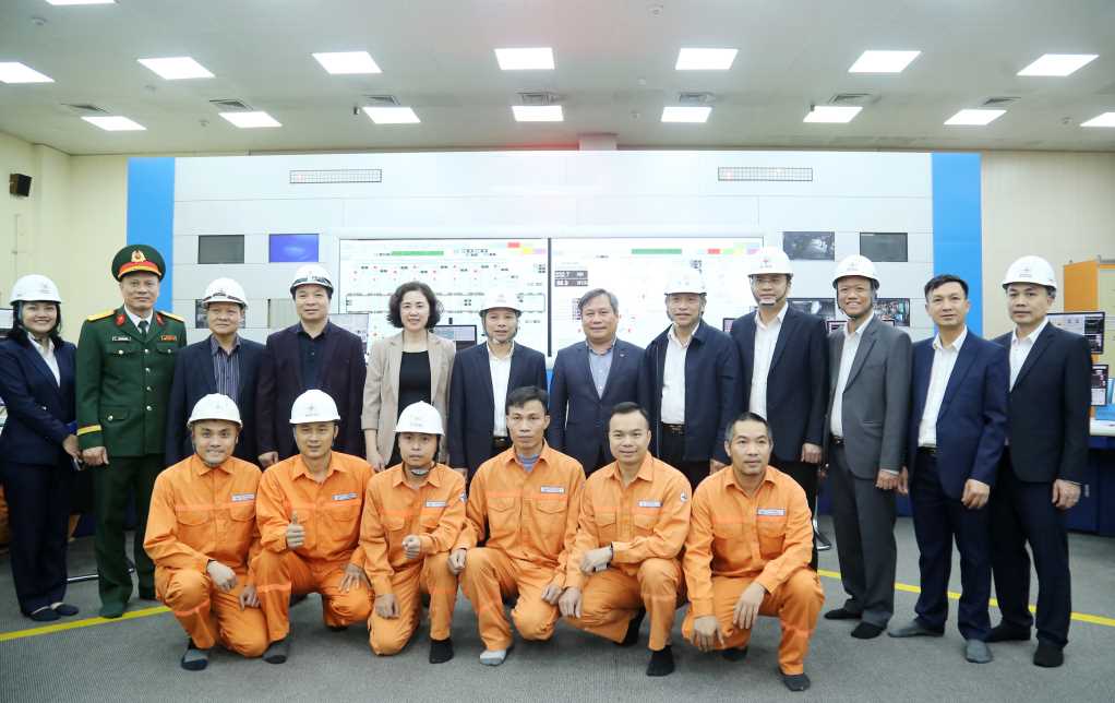 Đồng chí Bí thư Tỉnh ủy thăm, chúc Tết Công ty Cổ phần Nhiệt điện Quảng Ninh