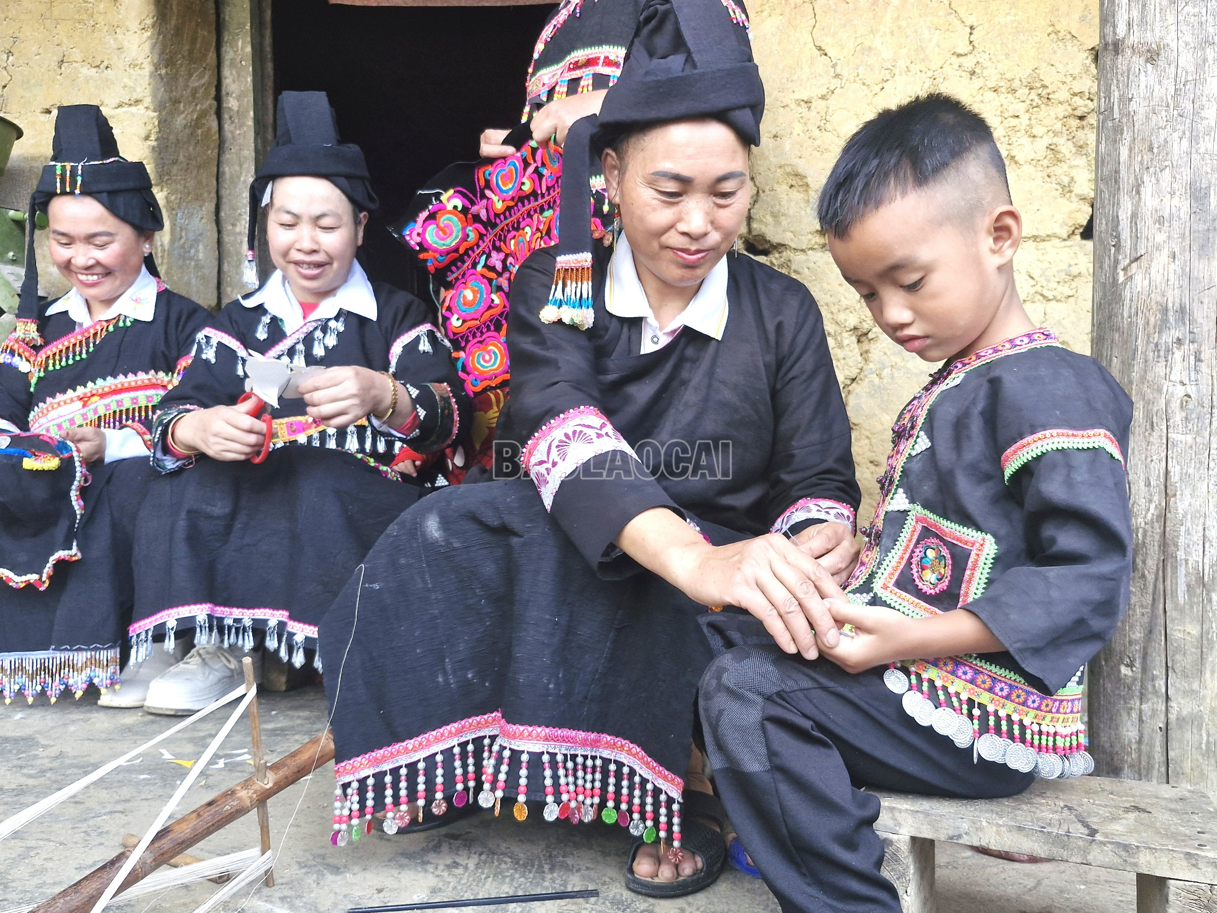 Lào Cai: Đồng bào dân tộc thiểu số xã Sín Chéng giữ nghề truyền thống