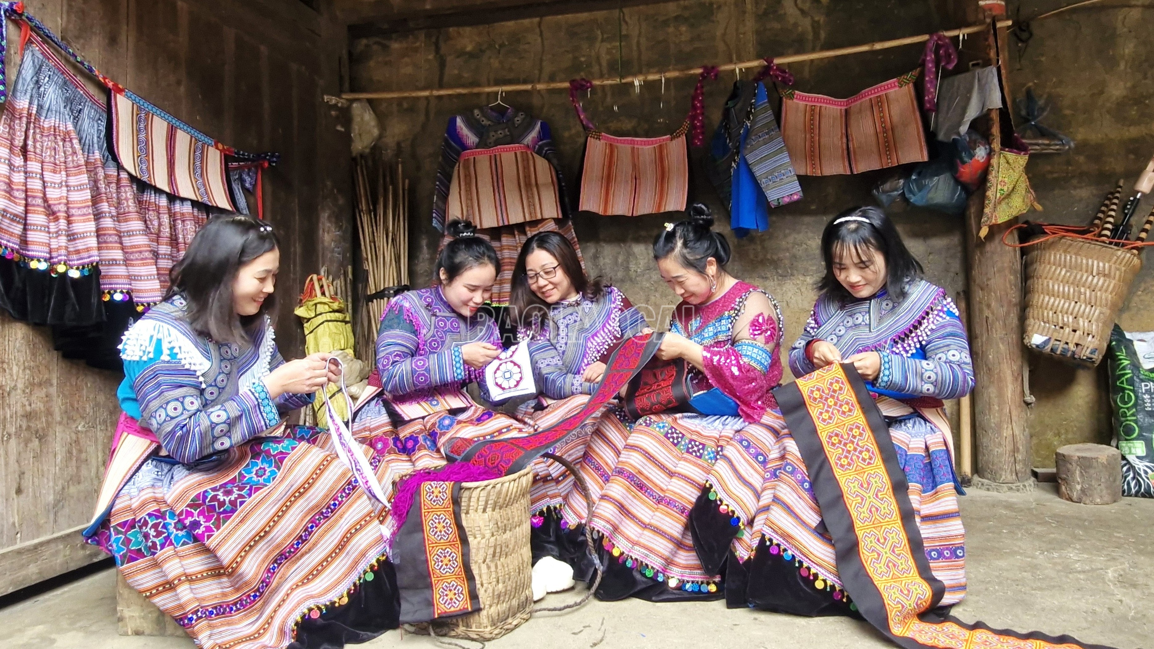 Lào Cai: Đồng bào dân tộc thiểu số xã Sín Chéng giữ nghề truyền thống