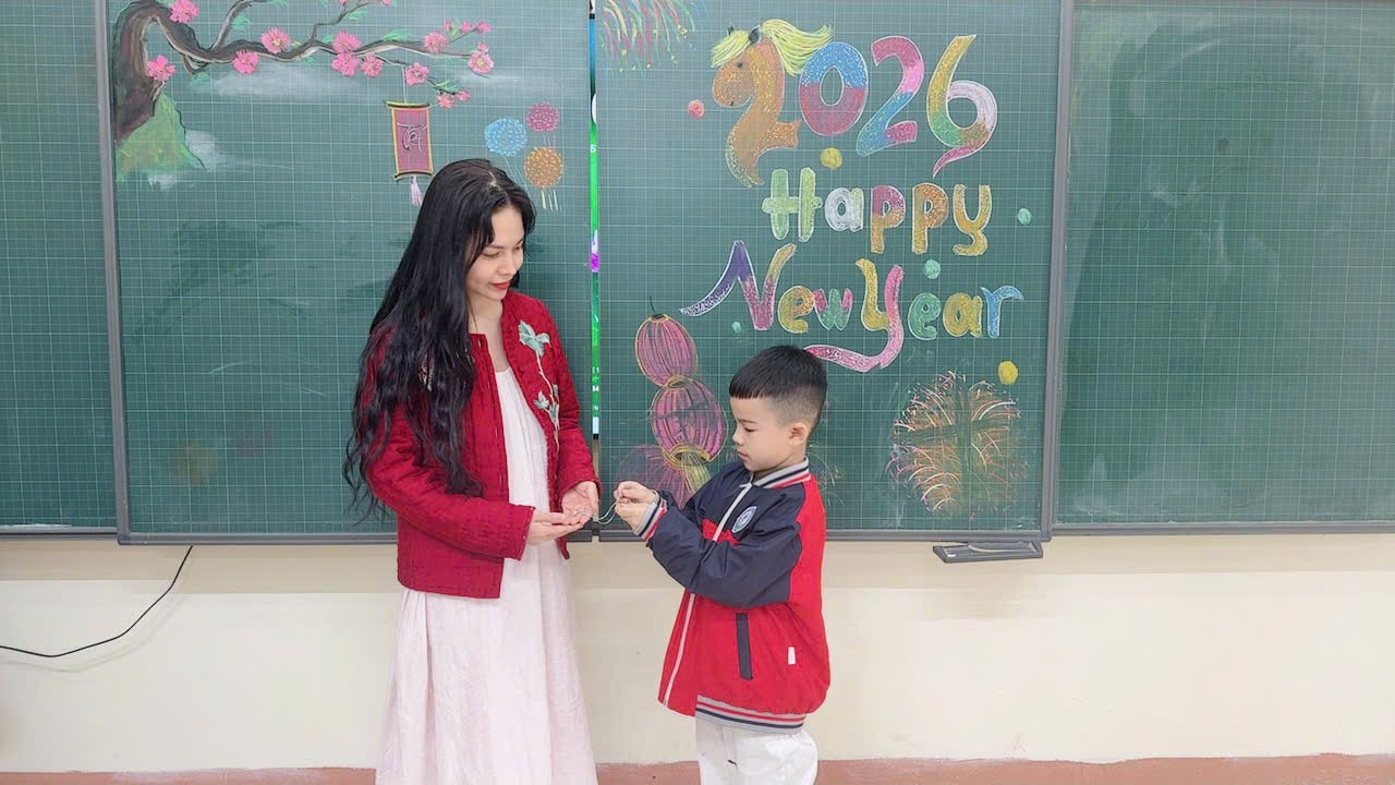 Lào Cai: Học sinh lớp 2 nhặt được sợi dây chuyền trị giá 80 triệu đồng, trả lại người đánh mất