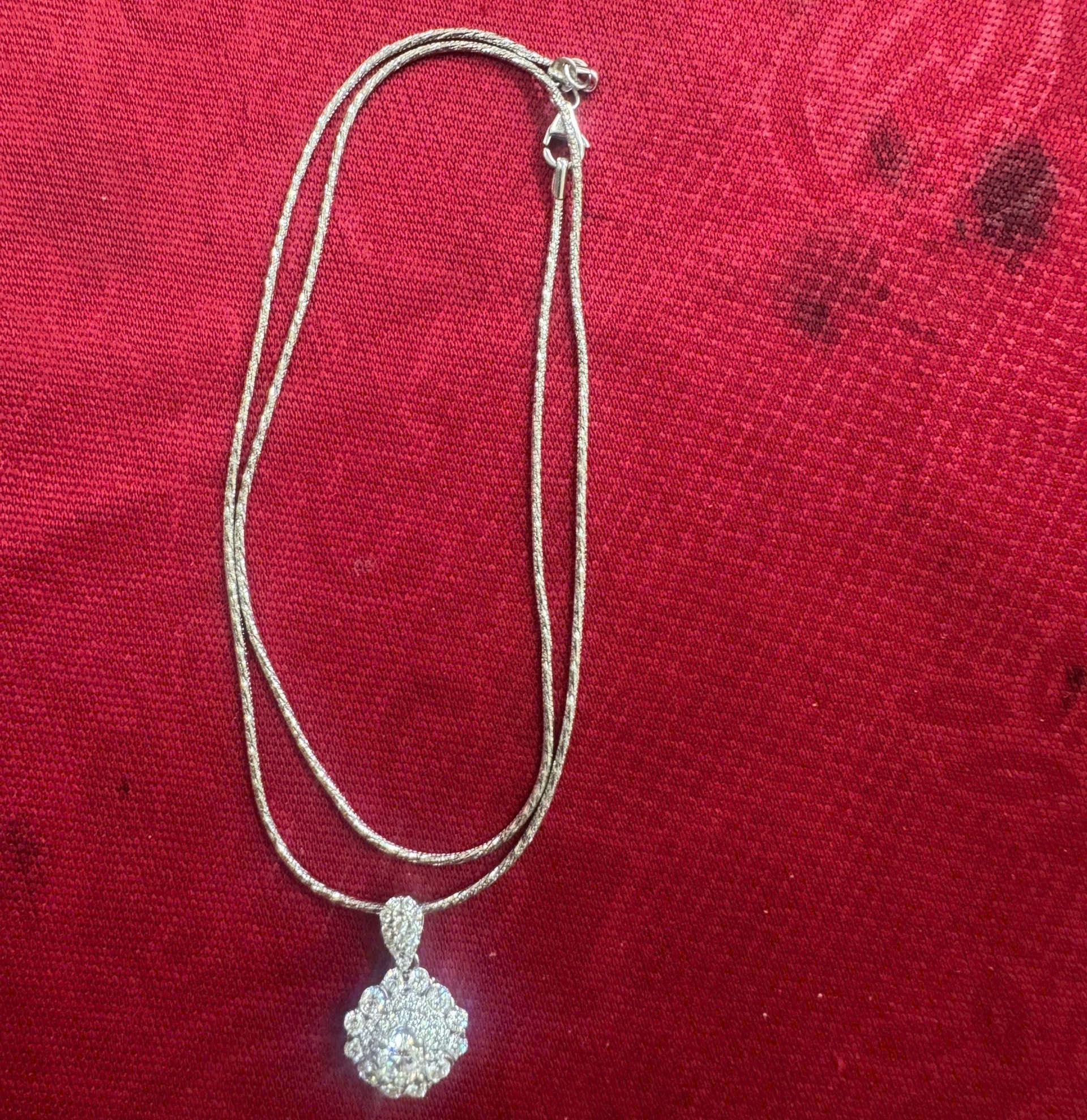 Lào Cai: Học sinh lớp 2 nhặt được sợi dây chuyền trị giá 80 triệu đồng, trả lại người đánh mất