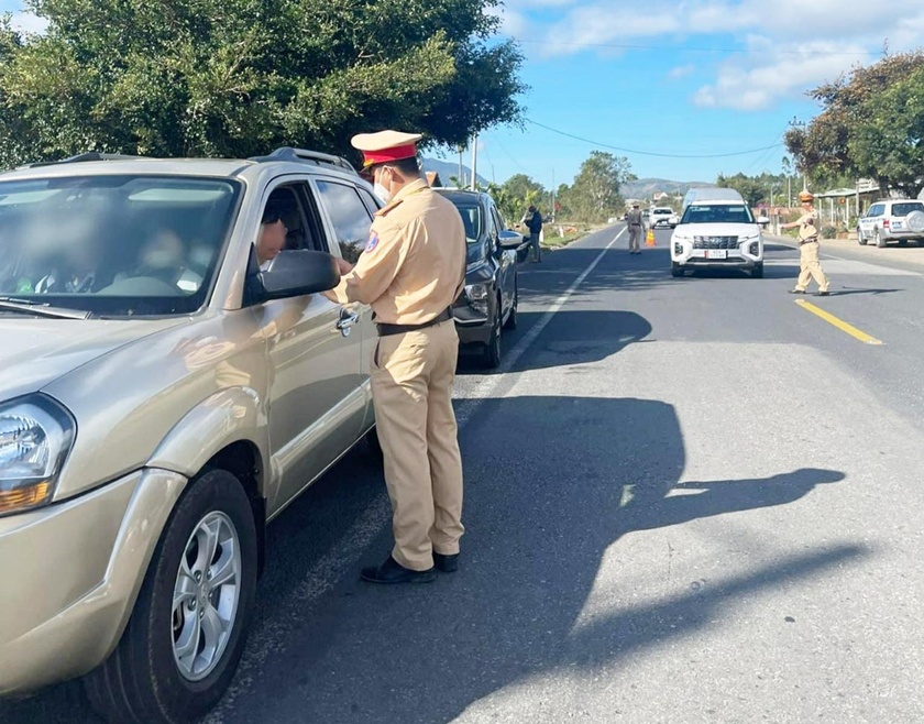 Gia Lai mạnh tay xử lý vi phạm nồng độ cồn Gia Lai mạnh tay xử lý vi phạm nồng độ cồn ảnh 1