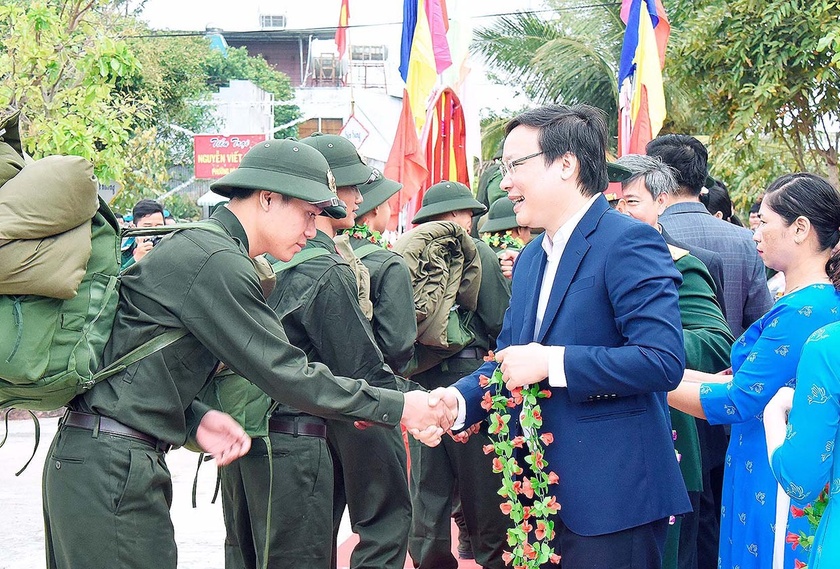 Gia Lai: Lãnh đạo tỉnh tham dự ngày hội tòng quân tại các địa phương Lãnh đạo tỉnh Gia Lai tham dự ngày hội tòng quân tại các địa phương ảnh 4