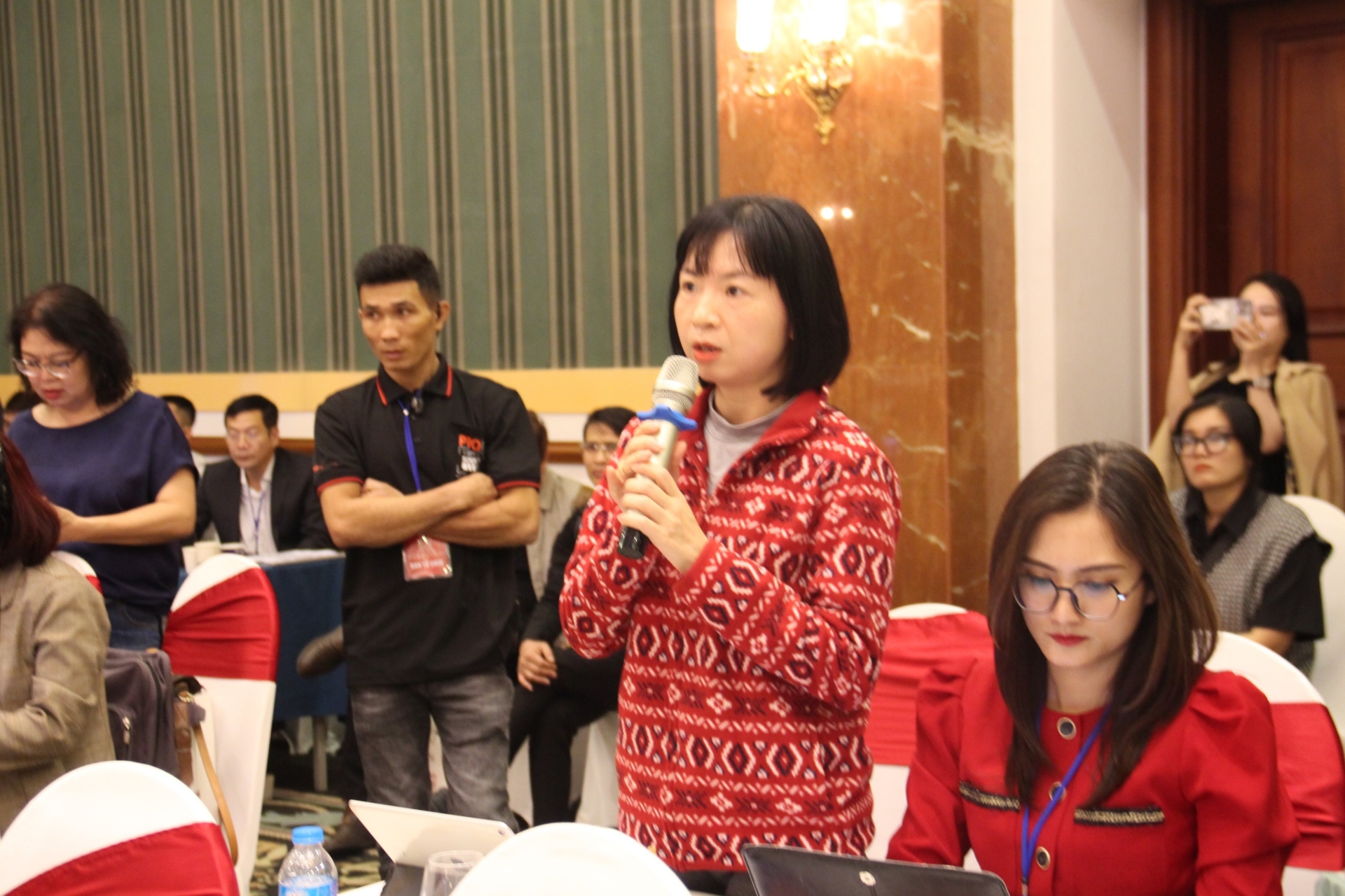 Phóng viên Báo Hà Nội mới đặt câu hỏi tại Họp báo.