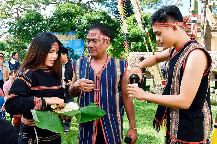 Gia Lai: Nghệ nhân Ksor Hnao-người thầy đa tài Người thầy đặc biệt Ksor Hnao ảnh 2