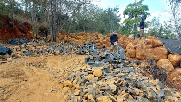Gia Lai: Đề nghị kiểm tra, xử lý tình trạng khai thác trái phép ở Ia Ga