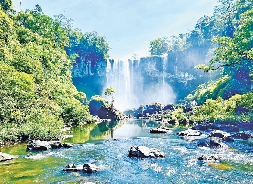 Thác 50 là một thắng cảnh thiên nhiên nổi tiếng nằm trong Khu Bảo tồn thiên nhiên Kon Chư Răng. Ảnh: Phương Vi Thác 50 là một thắng cảnh thiên nhiên nổi tiếng nằm trong Khu Bảo tồn thiên nhiên Kon Chư Răng. Ảnh: Phương Vi