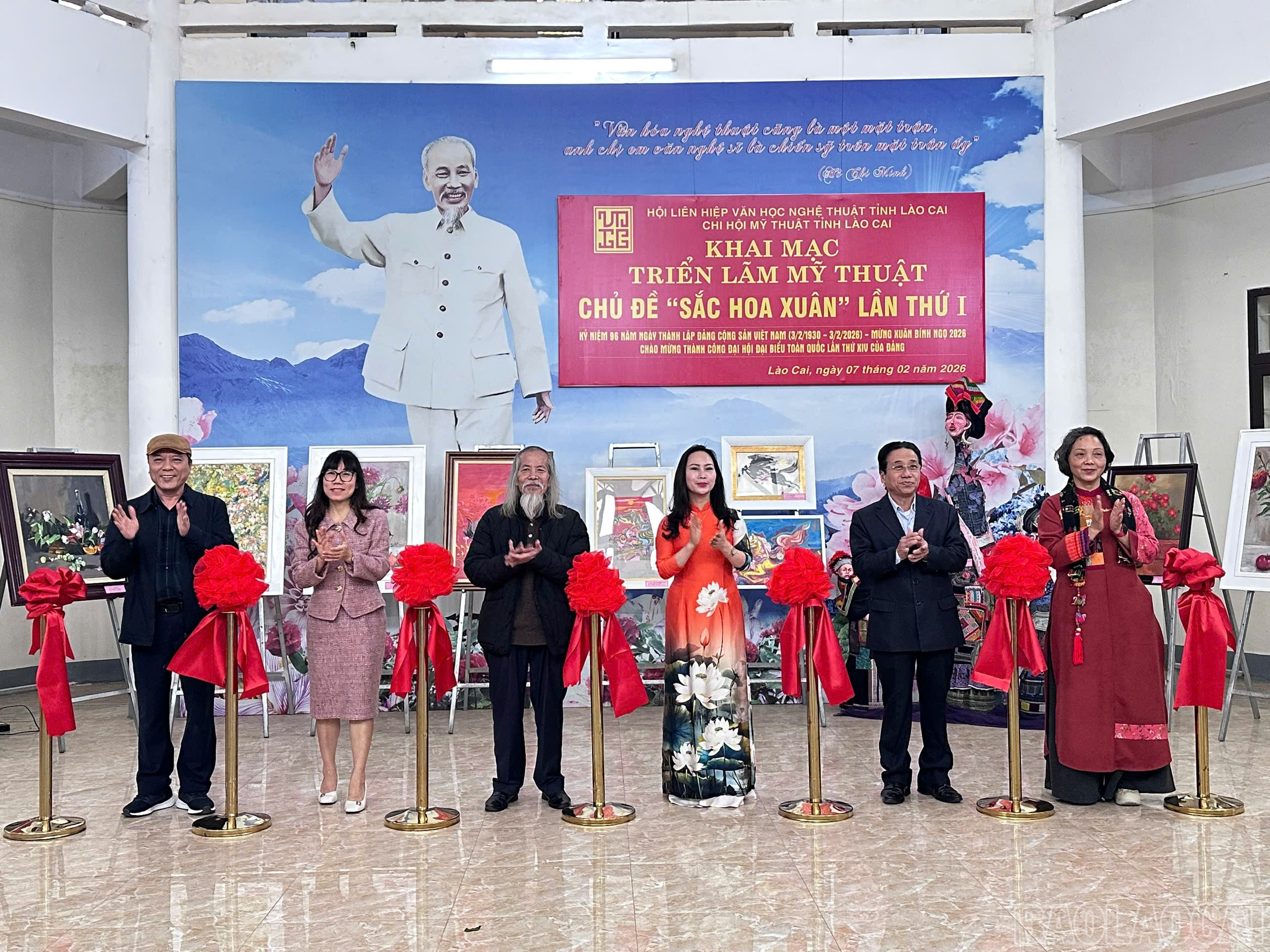 Lào Cai khai mạc Triển lãm mỹ thuật “Sắc hoa xuân”