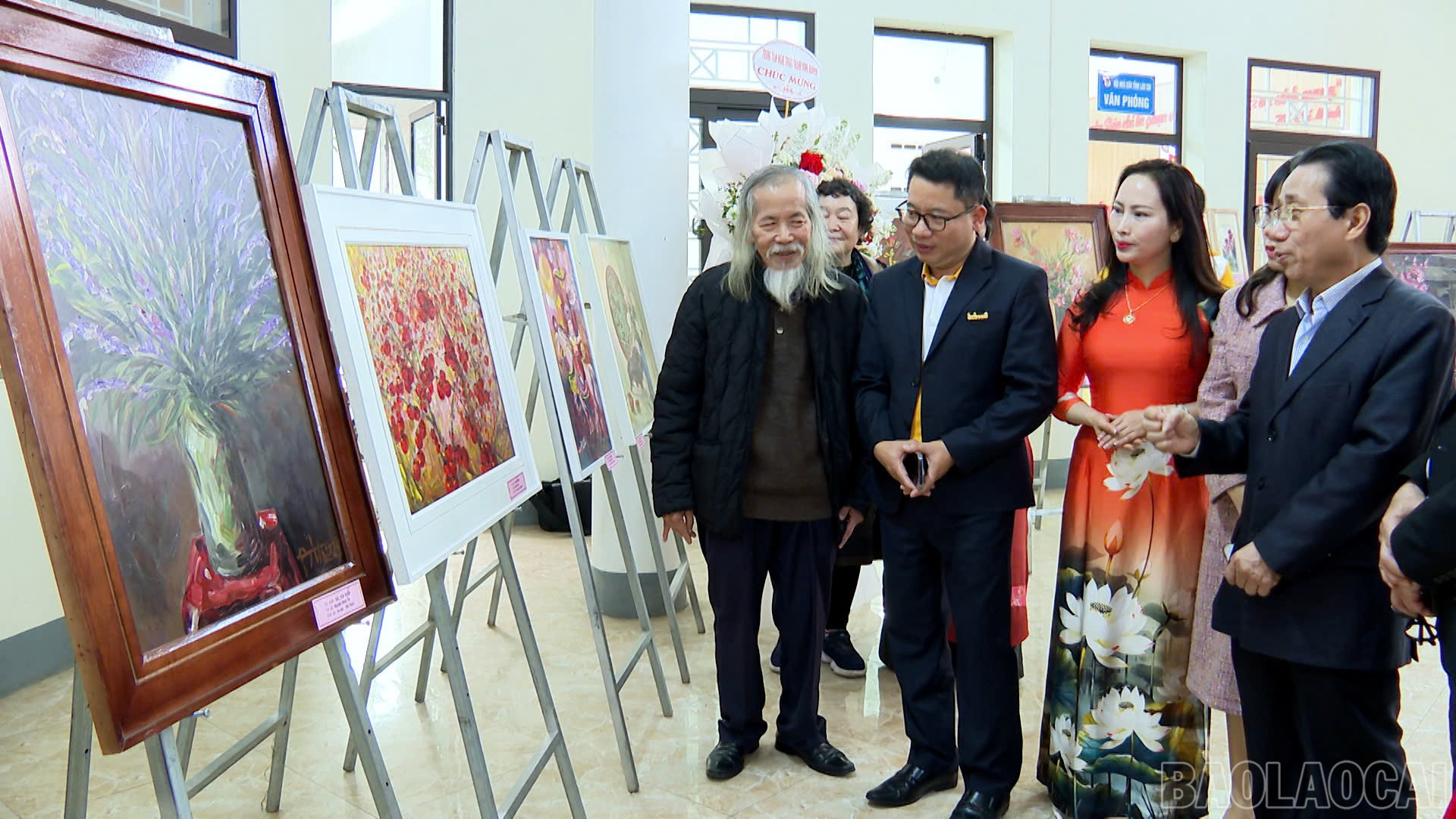 Lào Cai khai mạc Triển lãm mỹ thuật “Sắc hoa xuân”