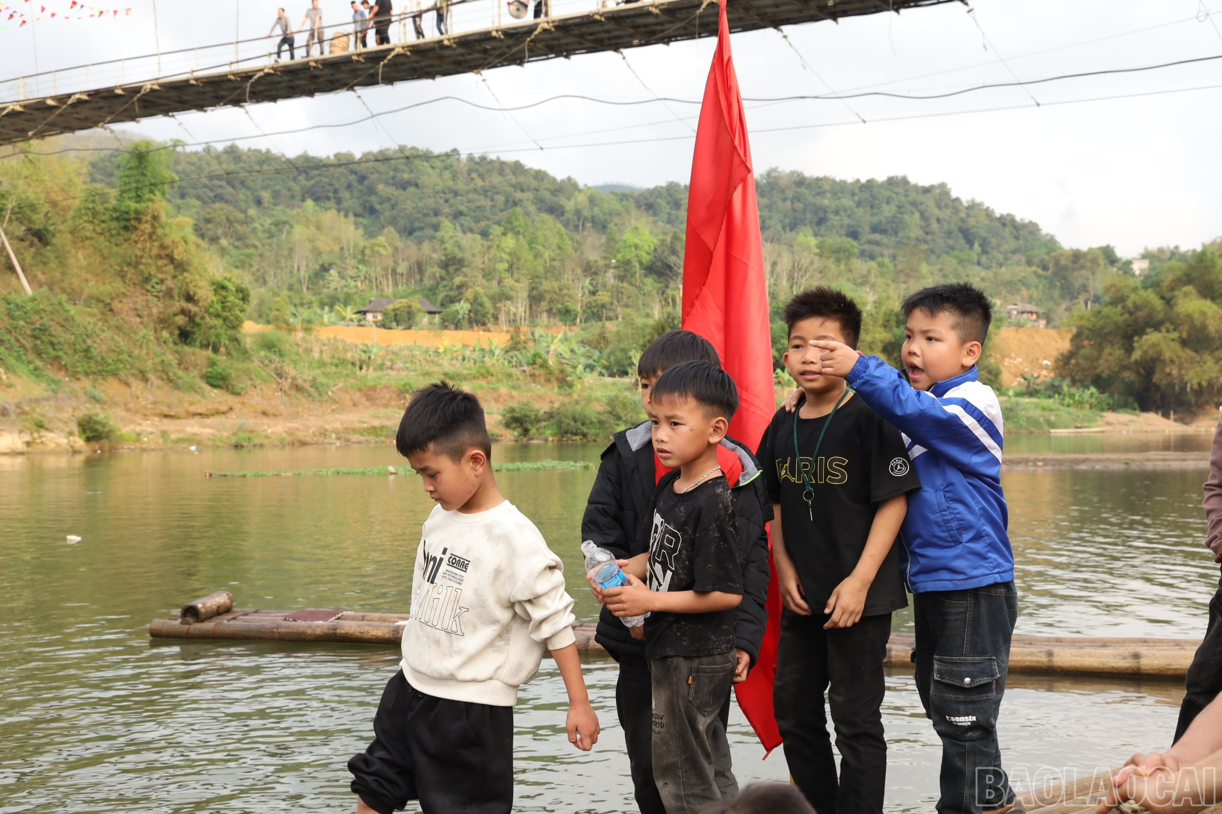 Lào Cai: Hội vui trên dòng Thia