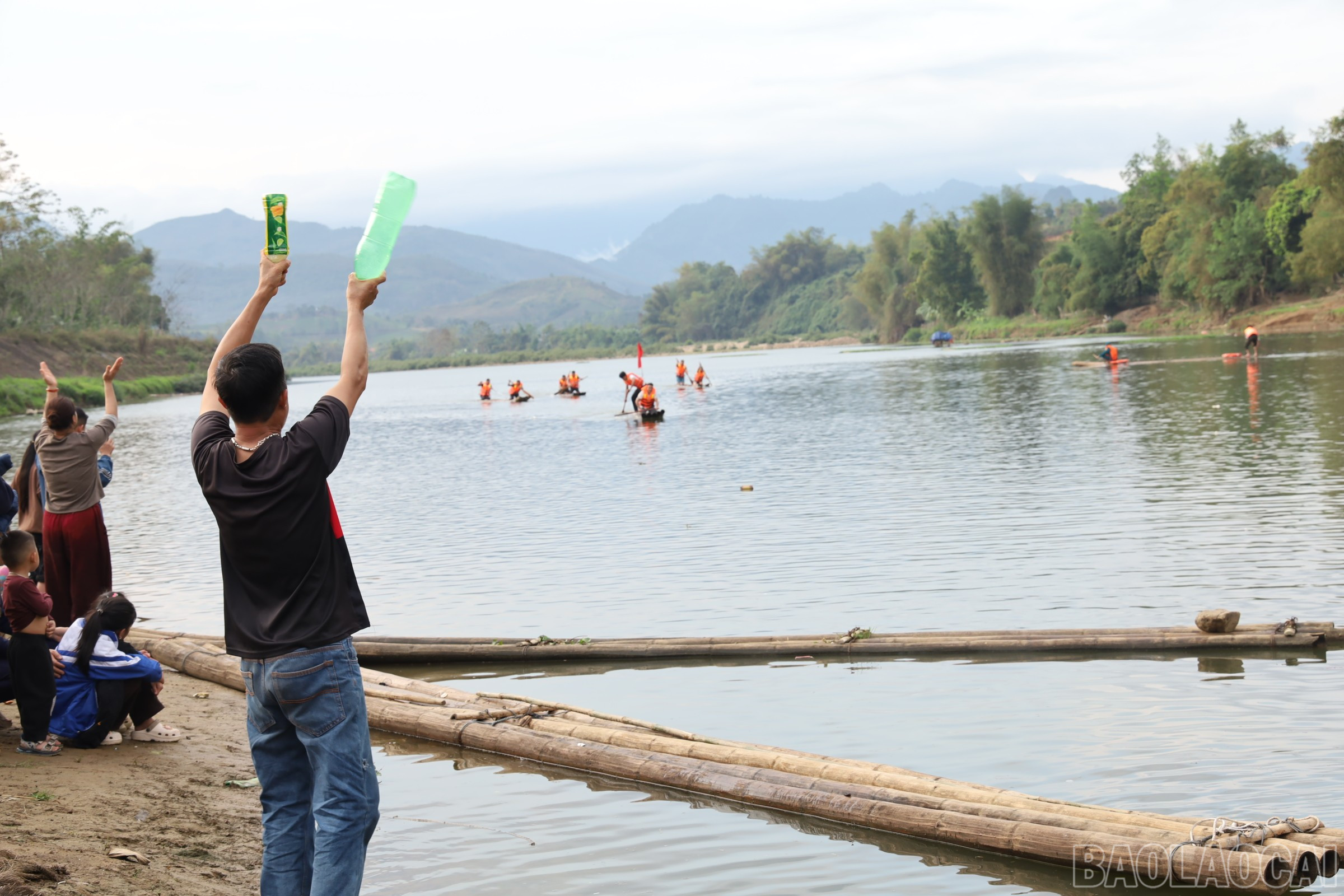 Lào Cai: Hội vui trên dòng Thia