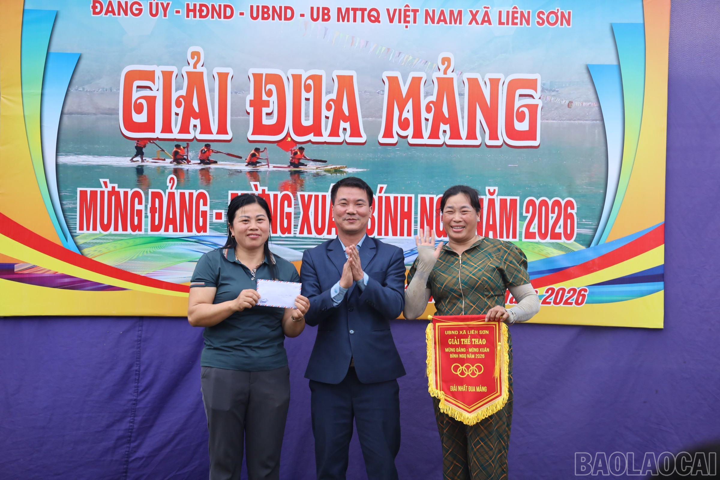 Lào Cai: Hội vui trên dòng Thia