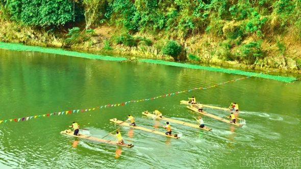 Lào Cai: Hội vui trên dòng Thia