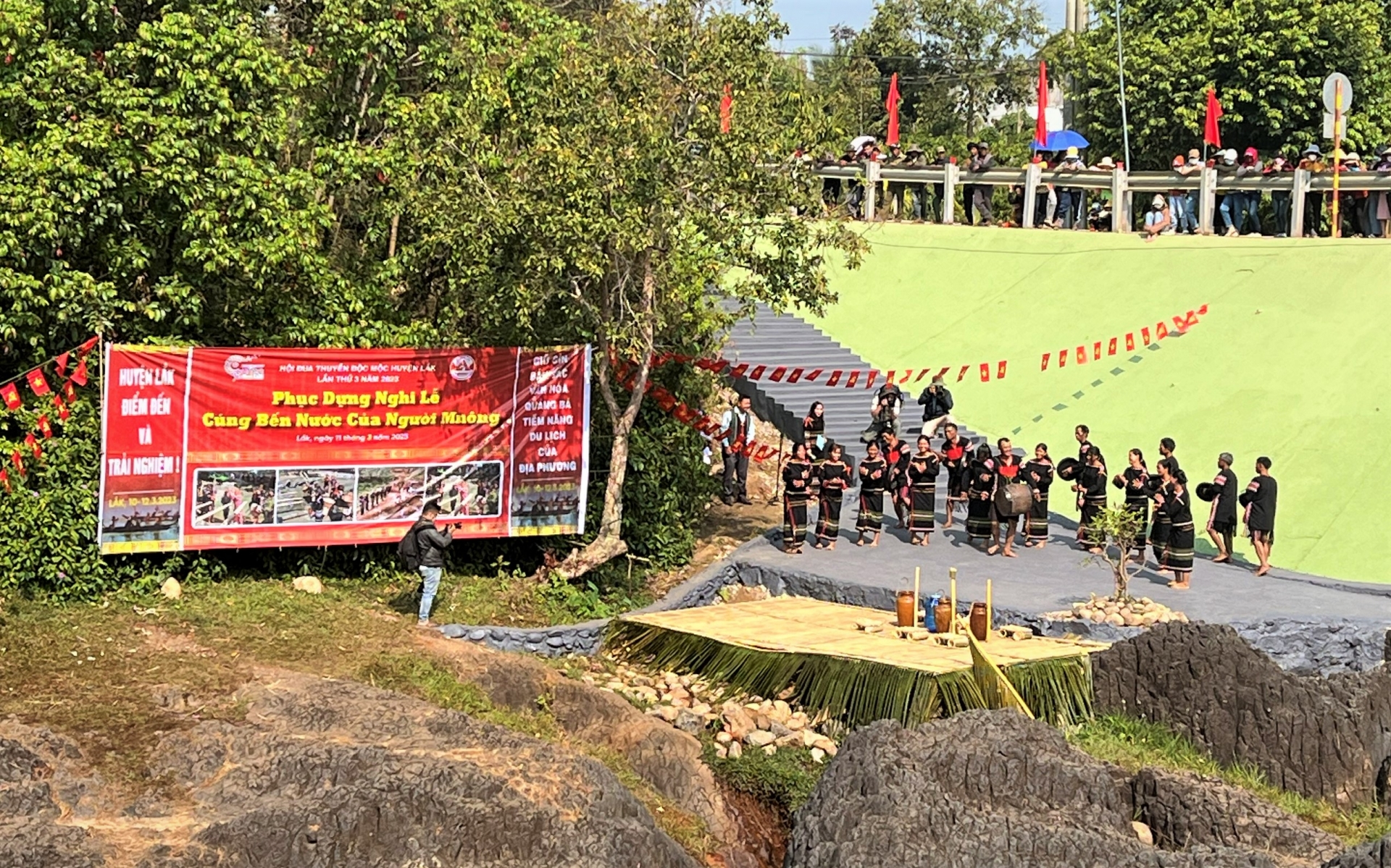 Đắk Lắk: Phục dựng ba nghi lễ truyền thống của người M’nông tại huyện Lắk Phục dựng nghi lễ cúng Bến nước tại xã Đắk Phơi (huyện Lắk).