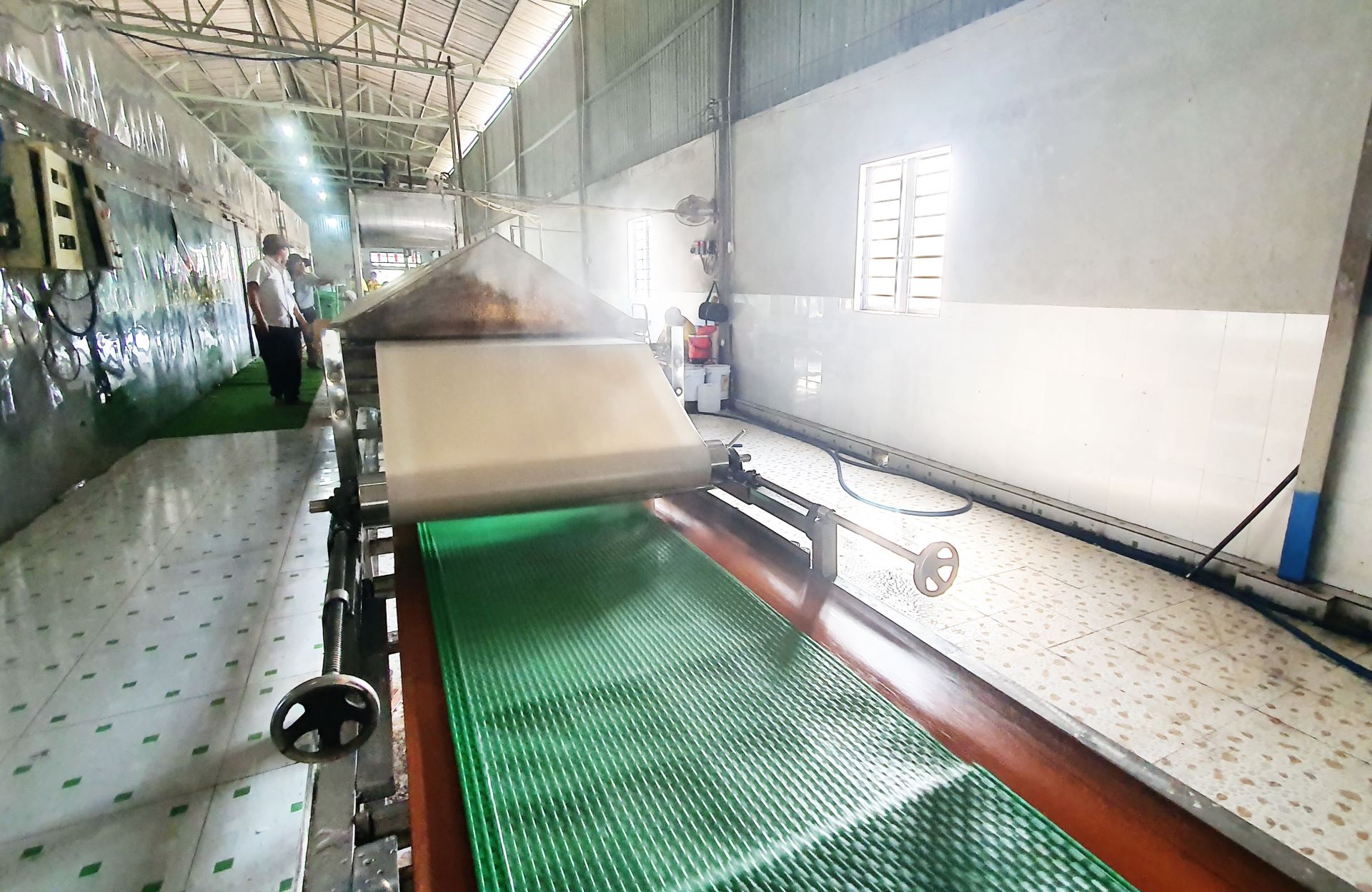 Tây Ninh: Áp dụng dây chuyền sản xuất tự động phát triển nghề làm bánh tráng Tây Ninh: Áp dụng dây chuyền sản xuất tự động phát triển nghề làm bánh tráng