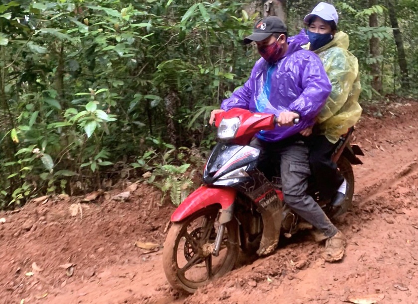Gia Lai: “Cõng” khách lên ngàn “Cõng” khách lên ngàn ảnh 1
