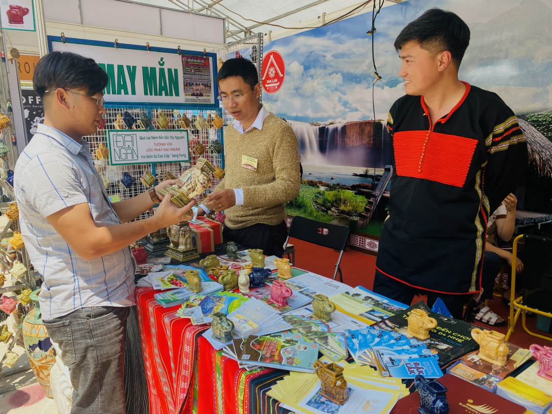 Đắk Lắk: Quảng bá du lịch qua các sản phẩm lưu niệm Đắk Lắk: Quảng bá du lịch qua các sản phẩm lưu niệm