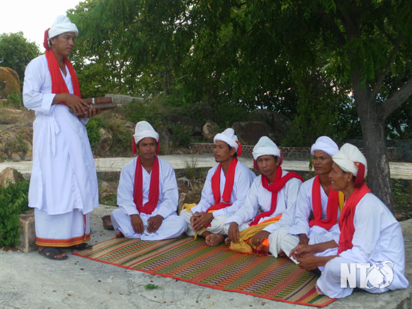 Ninh Thuận: Cần bảo tồn và phát huy di sản sách lá buông của người chăm