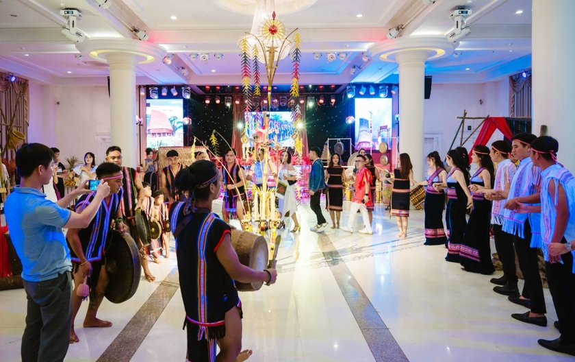 Phần trình diễn của đội nghệ nhân cồng chiêng TP. Pleiku (ảnh nhân vật cung cấp).
