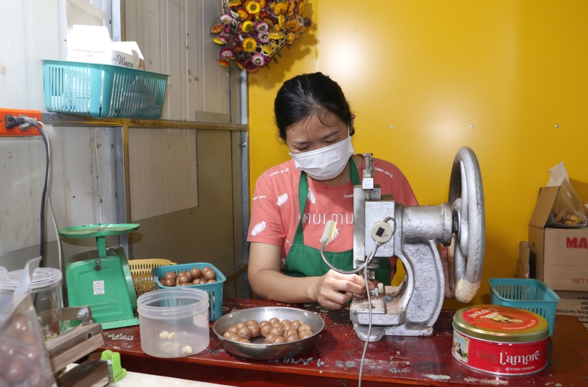 Cơ sở của chị Vy tạo việc làm ổn định cho lao động nông thôn với thu nhập cao. Ảnh N.S