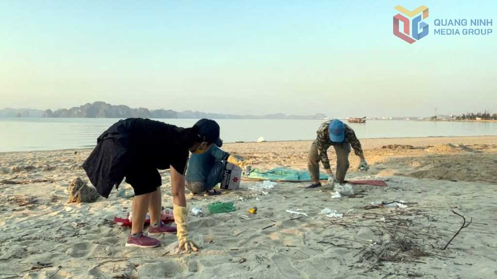 Quảng Ninh: Nữ “thủ lĩnh diệt rác”