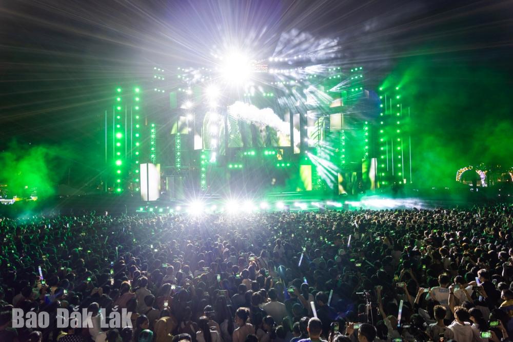 Đắk Lắk: Lễ hội Ánh sáng “Thế giới cà phê – Bừng sáng Ban Mê” Đắk Lắk: Lễ hội Ánh sáng “Thế giới cà phê – Bừng sáng Ban Mê”