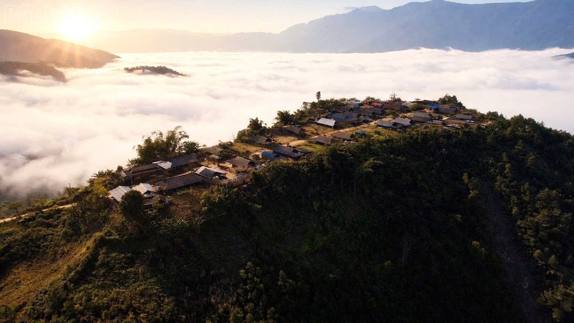 Lào Cai: Ánh sáng ở bản mây