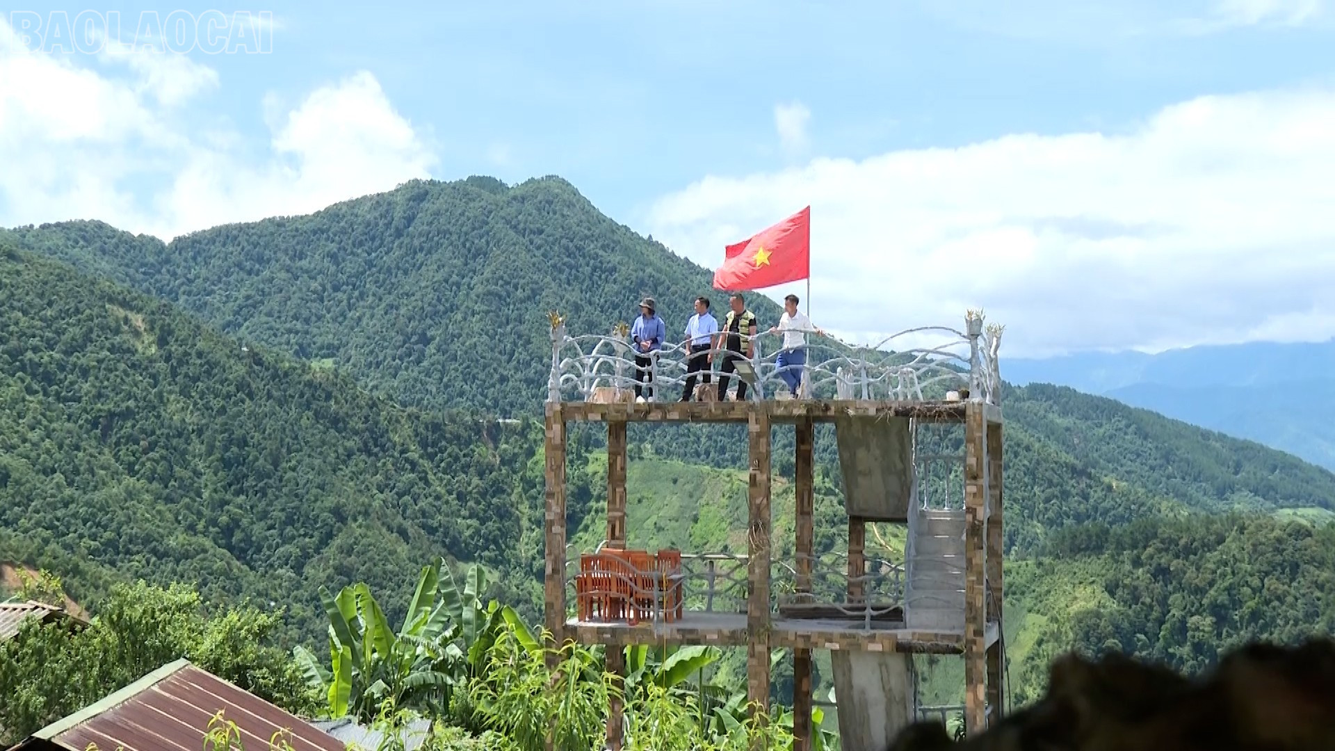 Lào Cai: Ánh sáng ở bản mây