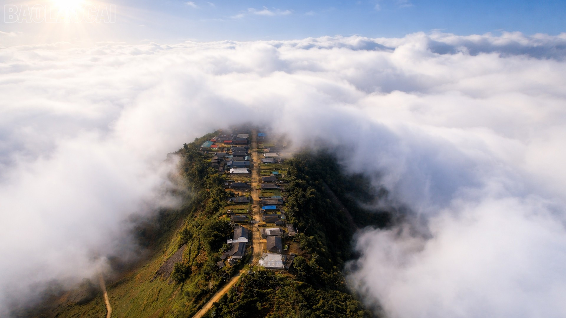Lào Cai: Ánh sáng ở bản mây