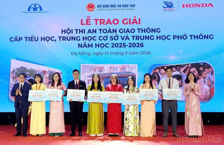 Lài Cai: Cô giáo Nông Thị Hiền giành giải Nhất cuộc thi "An toàn giao thông cho nụ cười trẻ thơ" Lài Cai: Cô giáo Nông Thị Hiền giành giải Nhất cuộc thi "An toàn giao thông cho nụ cười trẻ thơ"