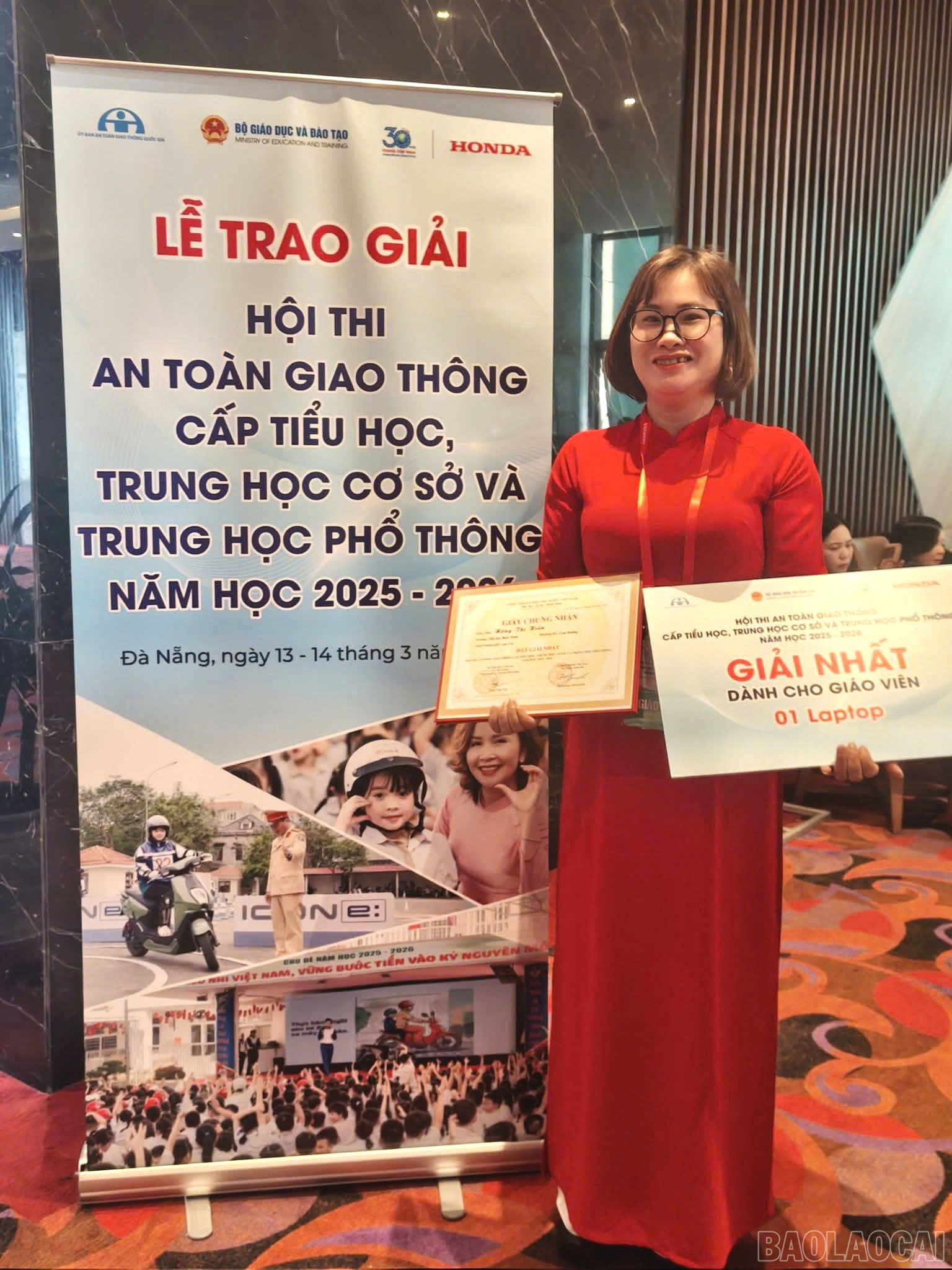 Lài Cai: Cô giáo Nông Thị Hiền giành giải Nhất cuộc thi "An toàn giao thông cho nụ cười trẻ thơ" Lài Cai: Cô giáo Nông Thị Hiền giành giải Nhất cuộc thi "An toàn giao thông cho nụ cười trẻ thơ"