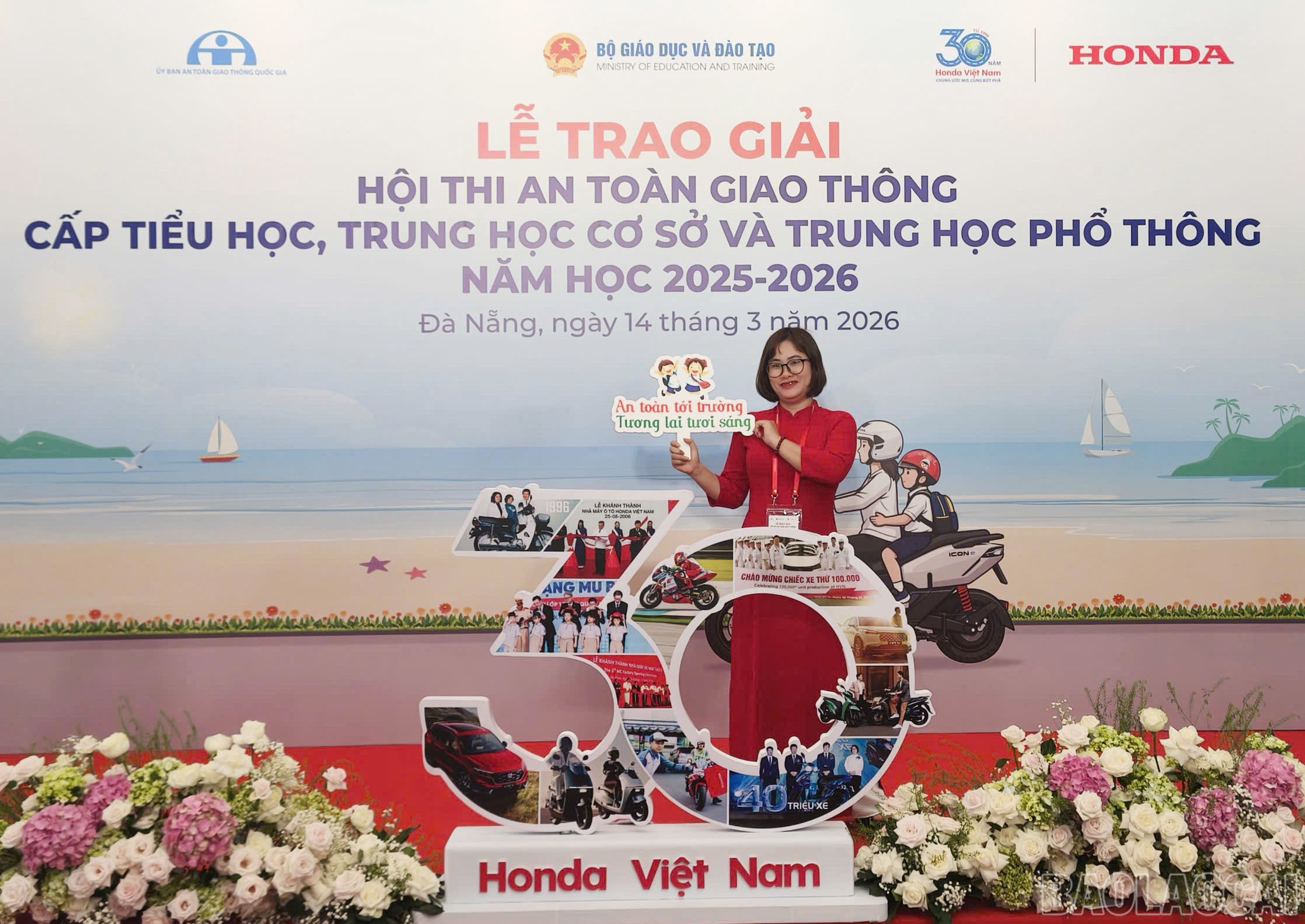 Lài Cai: Cô giáo Nông Thị Hiền giành giải Nhất cuộc thi "An toàn giao thông cho nụ cười trẻ thơ" Lài Cai: Cô giáo Nông Thị Hiền giành giải Nhất cuộc thi "An toàn giao thông cho nụ cười trẻ thơ"