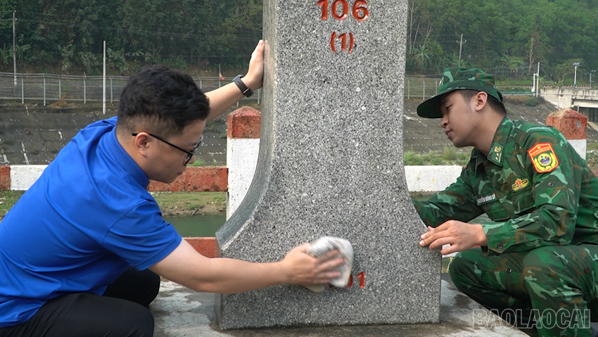 Lào Cai: “Hành trình địa chỉ đỏ” giáo dục truyền thống tại khu vực cột mốc 106