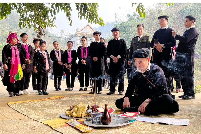Nét đẹp cúng rừng của đồng bào vùng cao Lào Cai