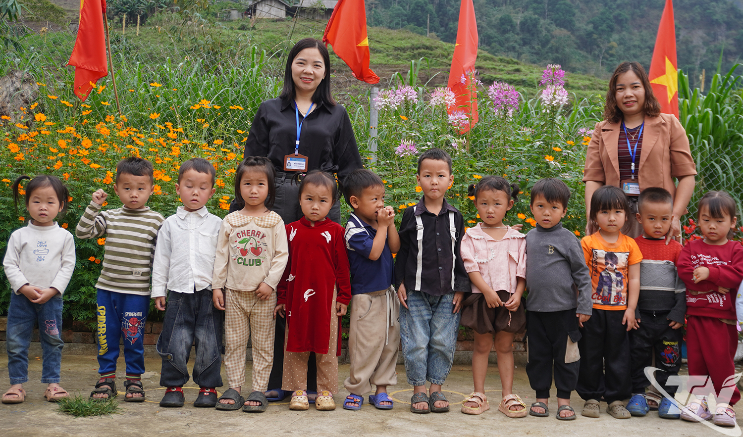 Thái Nguyên: Gian nan đường đến với con chữ Thái Nguyên: Gian nan đường đến với con chữ