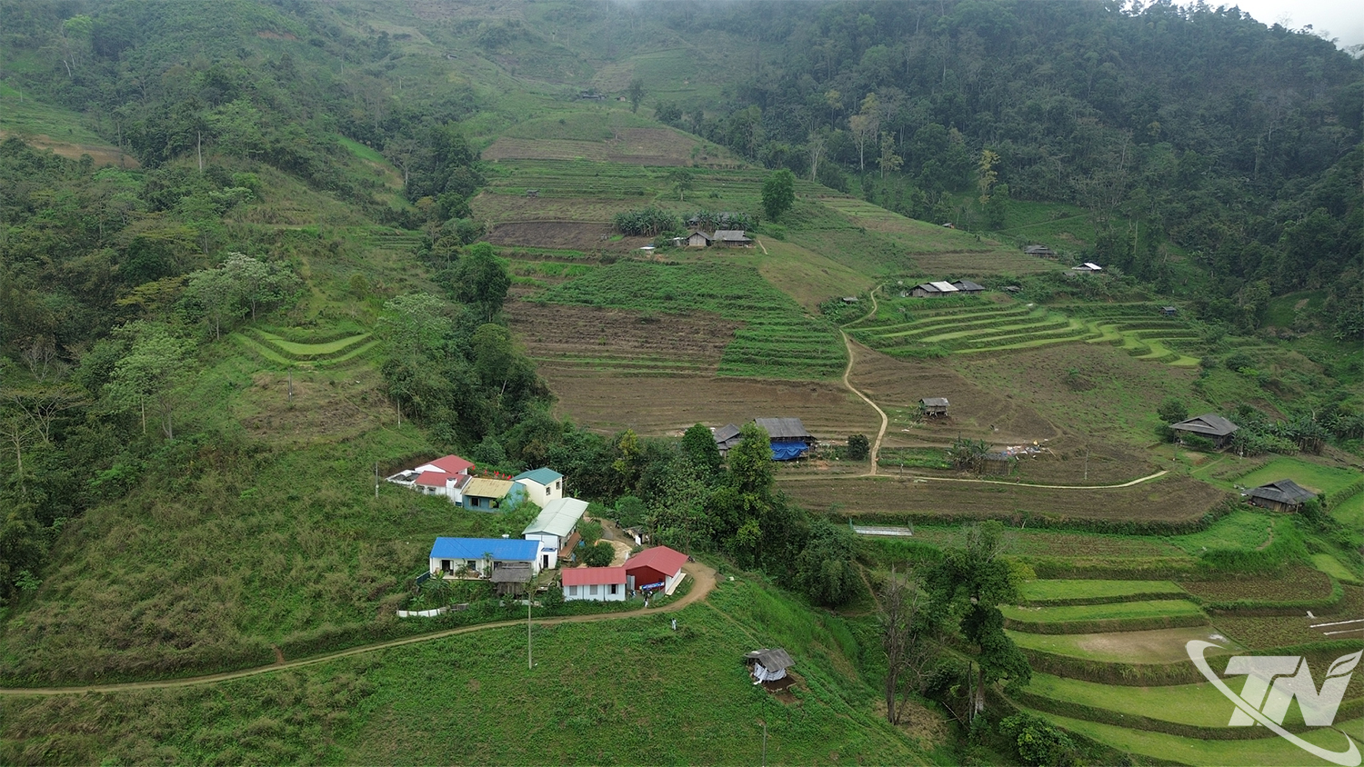 Thái Nguyên: Gian nan đường đến với con chữ Thái Nguyên: Gian nan đường đến với con chữ