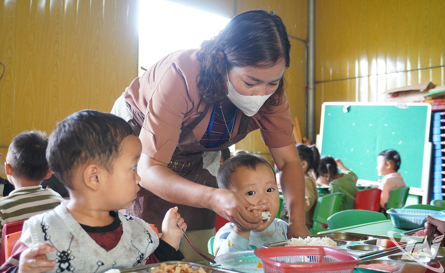 Thái Nguyên: Gian nan đường đến với con chữ Thái Nguyên: Gian nan đường đến với con chữ