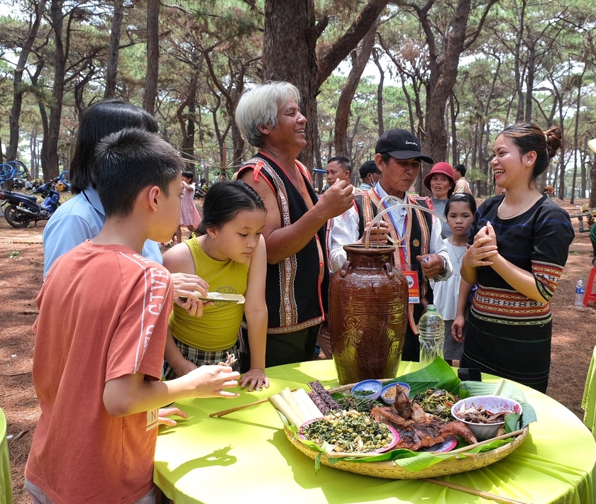 Ngày hội văn hóa các dân tộc huyện Đak Đoa ảnh 6