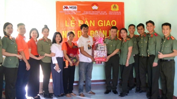 Đắk Lắk: Bàn giao nhà Đại đoàn kết cho hộ nghèo huyện Krông Bông