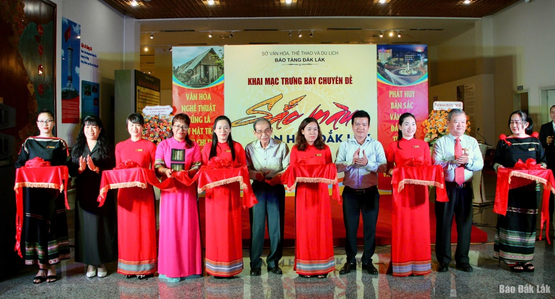 Đắk Lắk: Trưng bày chuyên đề “Sắc màu Văn hóa Đắk Lắk” Đắk Lắk: Trưng bày chuyên đề “Sắc màu Văn hóa Đắk Lắk”