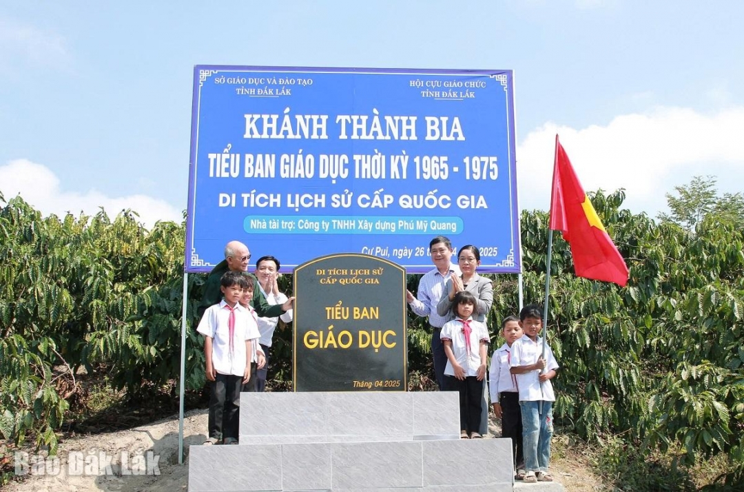 Đắk Lắk: Khánh thành Bia Di tích lịch sử quốc gia "Tiểu ban Giáo dục thời kỳ 1965 - 1975" Đắk Lắk: Khánh thành Bia Di tích lịch sử quốc gia "Tiểu ban Giáo dục thời kỳ 1965 - 1975"