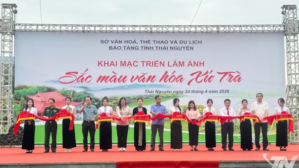 Thái Nguyên khai mạc Triển lãm ảnh "Sắc màu văn hóa xứ Trà"