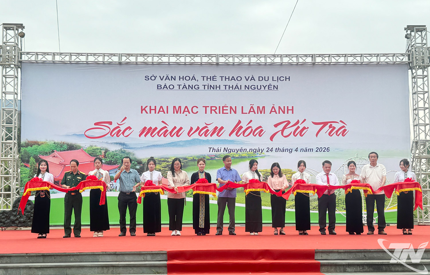 Thái Nguyên khai mạc Triển lãm ảnh "Sắc màu văn hóa xứ Trà"