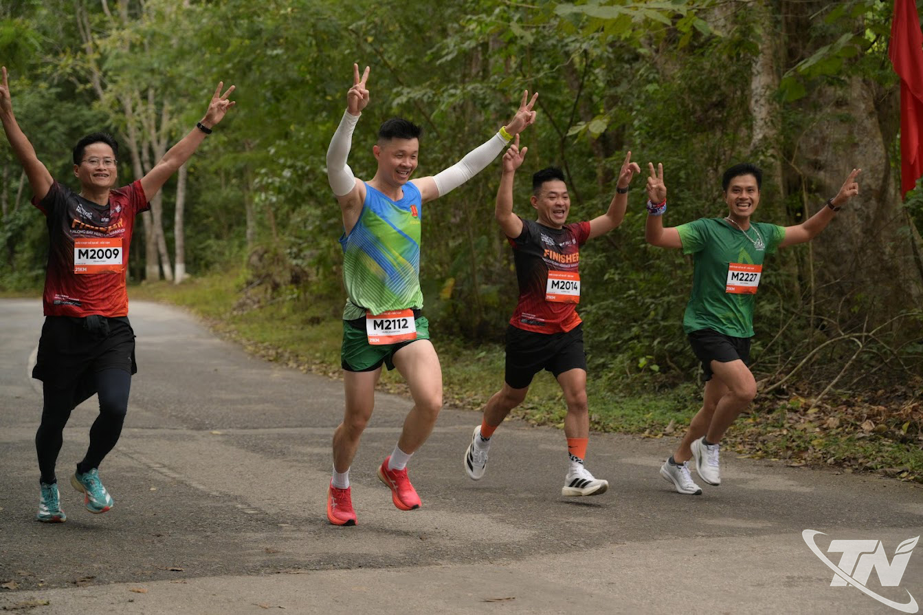 Thái Nguyên: "Những dấu chân trên miền hồ biếc" - Khám phá cung đường xanh bên hồ Ba Bể