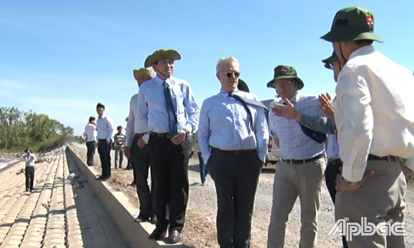 Tiền Giang: Những dấu ấn của ngành Tài nguyên và môi trường Phái đoàn Liên minh châu Âu cùng lãnh đạo tỉnh đánh giá, nghiên cứu biến đổi khí hậu và xói mòn bờ biển Gò Công Đông năm 2017.