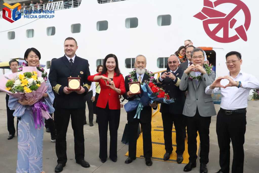 Quảng Ninh: Điểm đến lý tưởng của các chuyến tàu biển Quảng Ninh: Điểm đến lý tưởng của các chuyến tàu biển