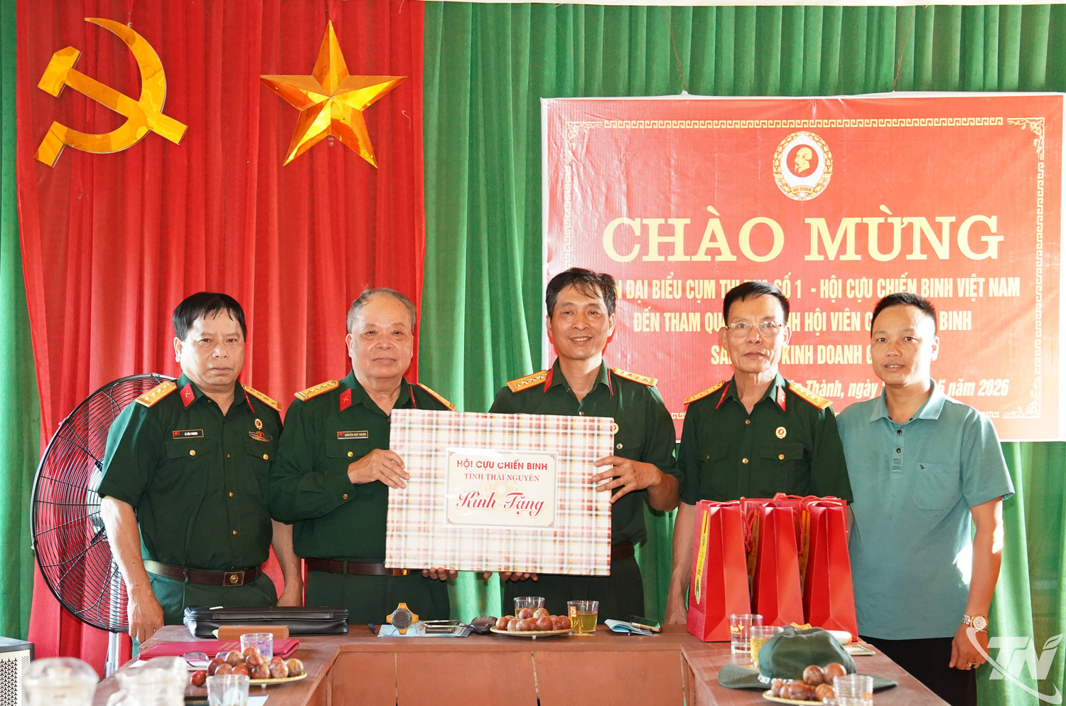 Tham quan mô hình nuôi hươu tiêu biểu của cựu chiến binh Thái Nguyên Tham quan mô hình nuôi hươu tiêu biểu của cựu chiến binh Thái Nguyên