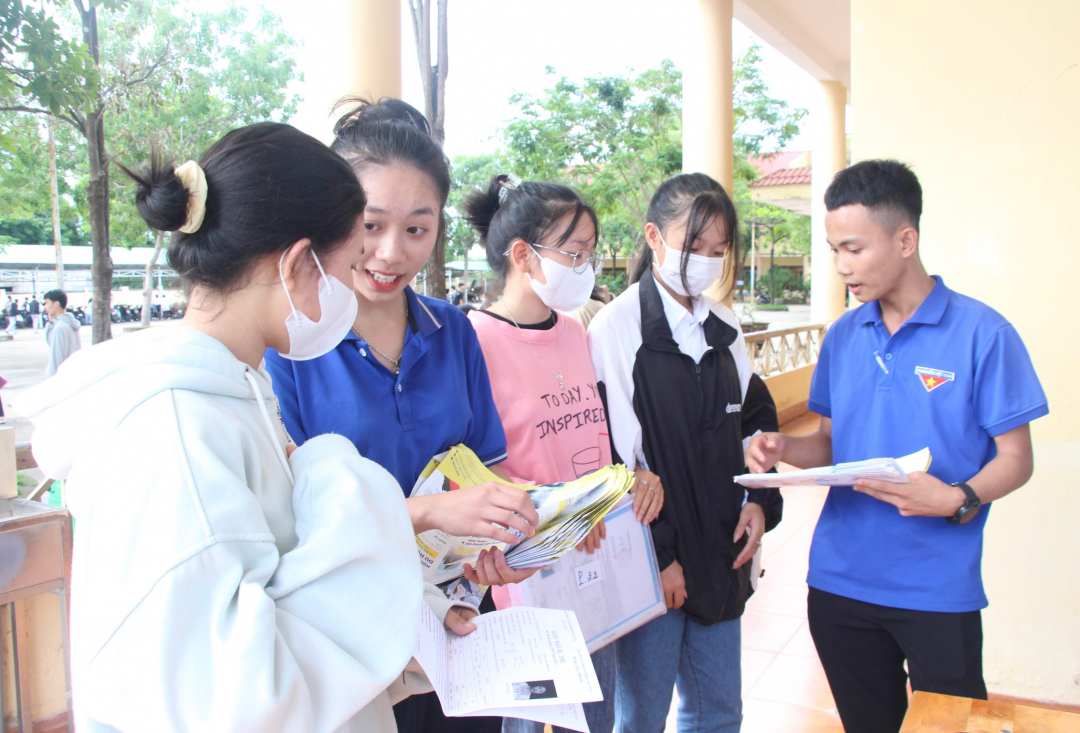 Đắk Lắk: Đồng hành cùng sĩ tử