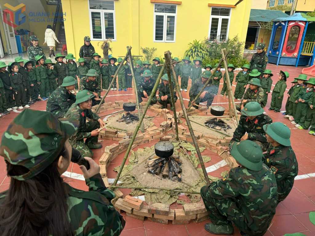 Quảng Ninh: Xây dựng “bức tường lòng dân” trong bảo vệ an ninh biên giới quốc gia Quảng Ninh: Xây dựng “bức tường lòng dân” trong bảo vệ an ninh biên giới quốc gia