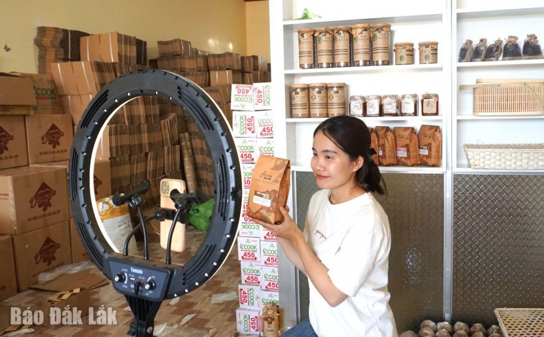 Đắk Lắk đứng thứ 19 trong Bảng xếp hạng Chỉ số thương mại điện tử Việt Nam 2025 Đắk Lắk đứng thứ 19 trong Bảng xếp hạng Chỉ số thương mại điện tử Việt Nam 2025